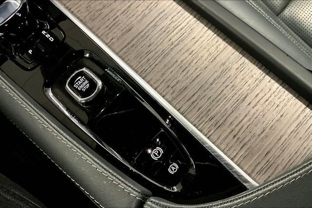 2023 Volvo XC90 Recharge Plug-In Hybrid T8 Ultimate Bright Theme 7-Seater