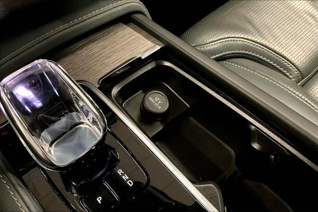 2023 Volvo XC90 Recharge Plug-In Hybrid T8 Ultimate Bright Theme 7-Seater