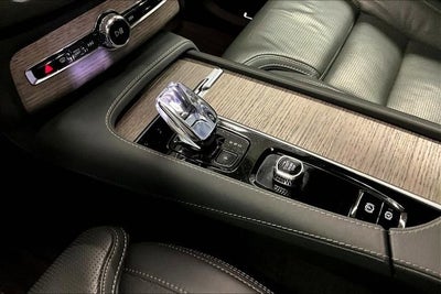 2023 Volvo XC90 Recharge Plug-In Hybrid T8 Ultimate Bright Theme 7-Seater