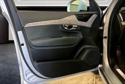 2023 Volvo XC90 Recharge Plug-In Hybrid T8 Ultimate Bright Theme 7-Seater