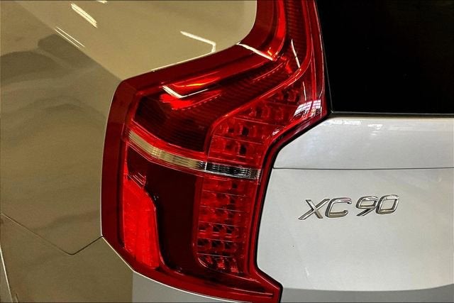 2023 Volvo XC90 Recharge Plug-In Hybrid T8 Ultimate Bright Theme 7-Seater