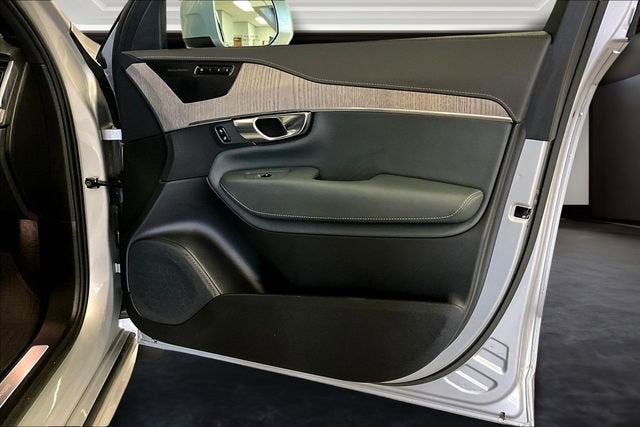 2023 Volvo XC90 Recharge Plug-In Hybrid T8 Ultimate Bright Theme 7-Seater