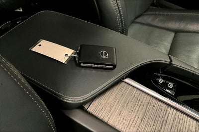 2023 Volvo XC90 Recharge Plug-In Hybrid T8 Ultimate Bright Theme 7-Seater