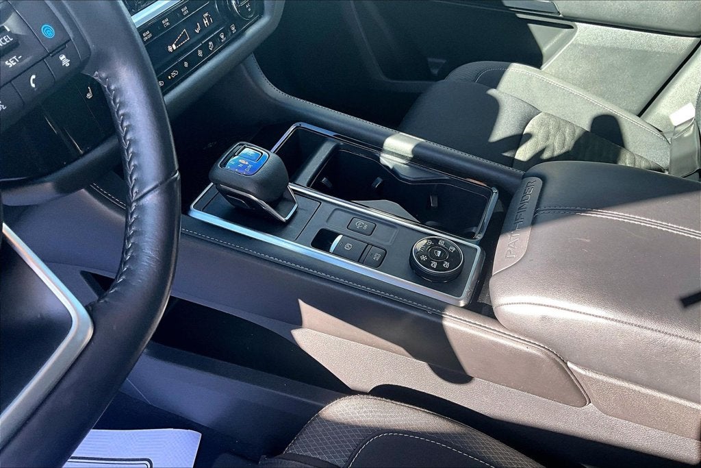 2022 Nissan Pathfinder SV
