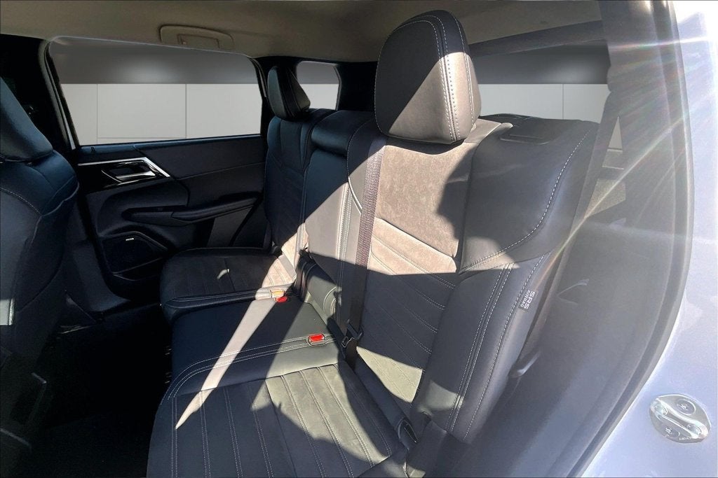 2026 Mitsubishi Outlander SE